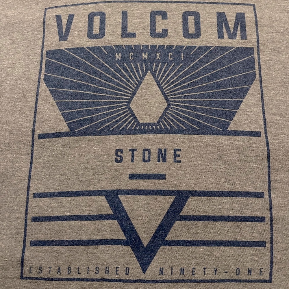 Volcom Mens Gray T-Shirt. Size Large